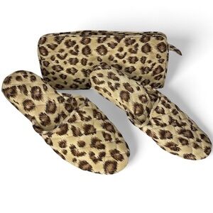 NWOT Dana Buchman Quilted Animal Print Slippers Travel Bag Size 7-8